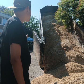 Der Jurakalk wird angeliefert